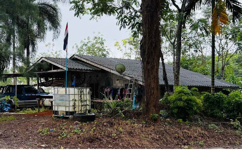 รูปที่ดินพร้อมสิ่งปลูกสร้าง เขาวง บ้านตาขุน สุราษฎร์ธานี