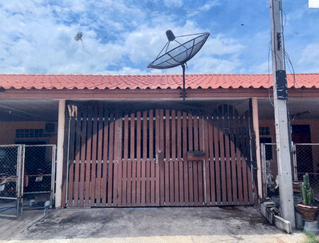 รูปที่ดินพร้อมสิ่งปลูกสร้าง สระพัง เขาย้อย เพชรบุรี