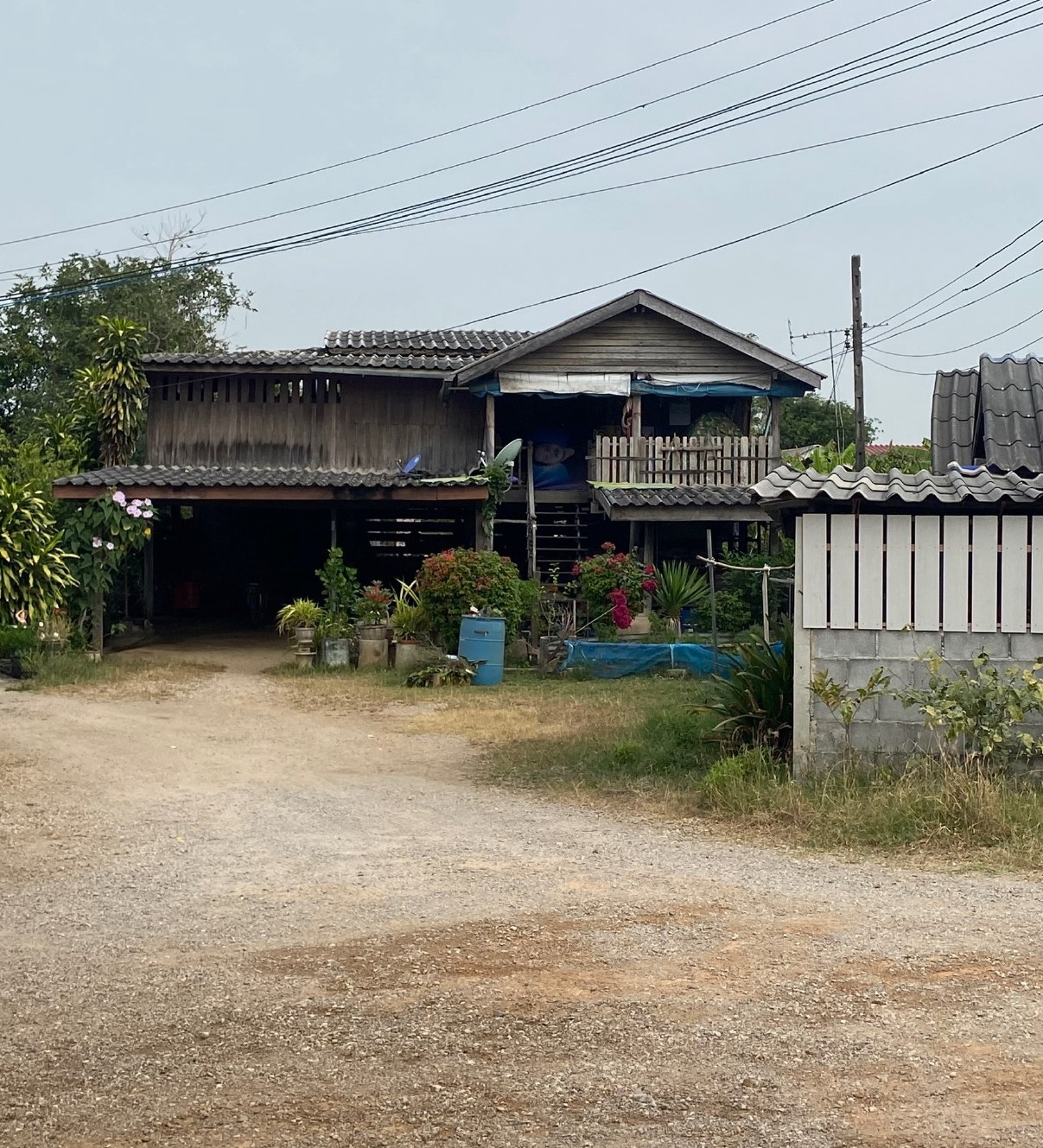 รูปที่ดินพร้อมสิ่งปลูกสร้าง แสนตอ ท่ามะกา กาญจนบุรี
