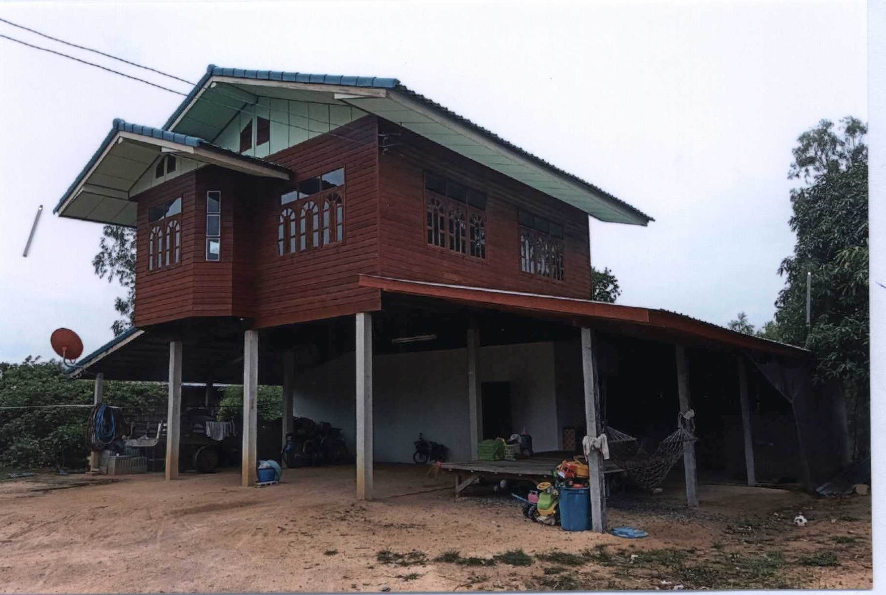 รูปที่ดินพร้อมสิ่งปลูกสร้าง ชุมพลบุรี ชุมพลบุรี สุรินทร์