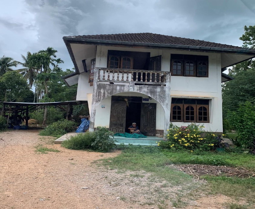รูปที่ดินพร้อมสิ่งปลูกสร้าง บ้านยาง คีรีรัฐนิคม สุราษฎร์ธานี