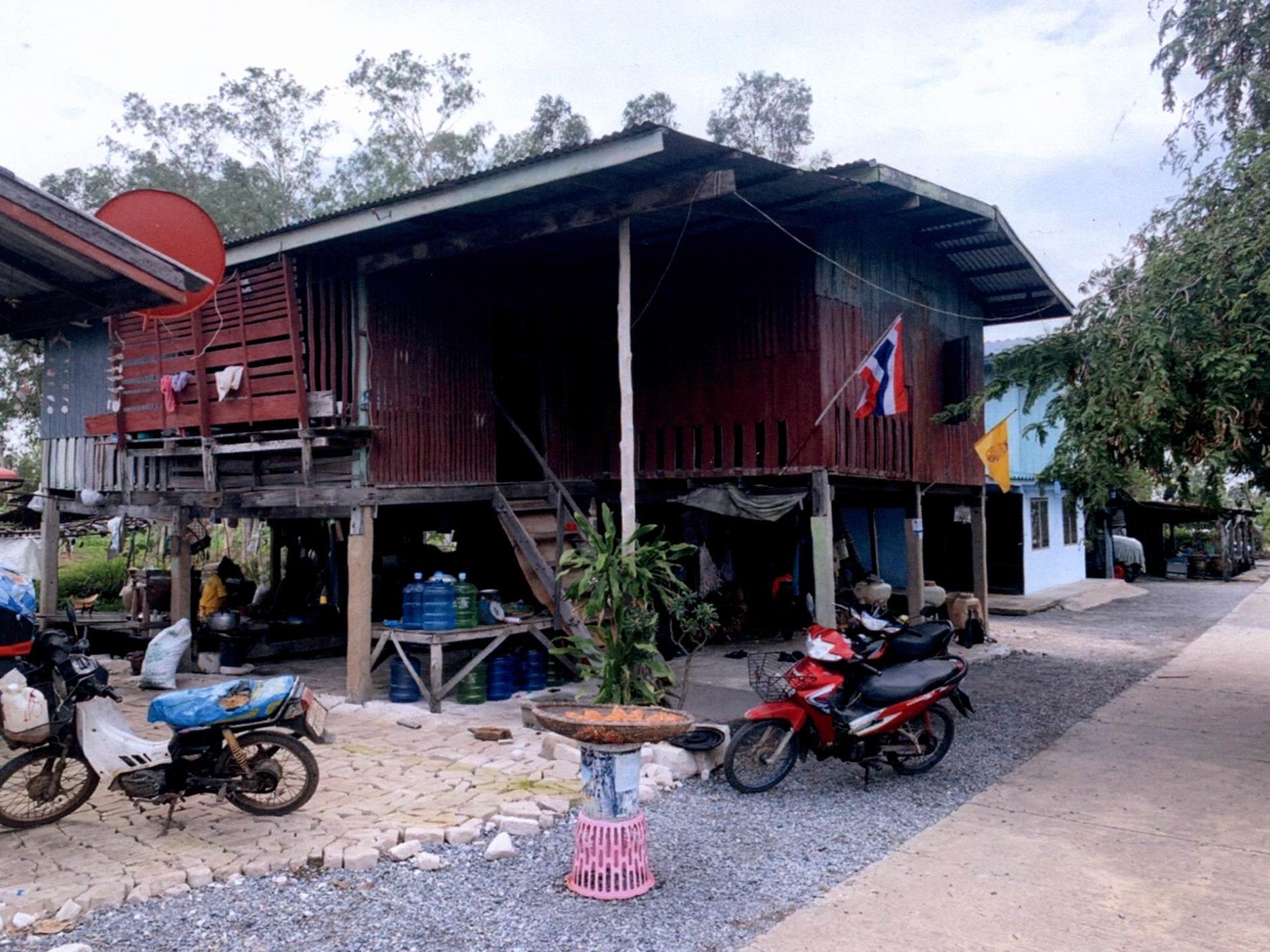 รูปที่ดินพร้อมสิ่งปลูกสร้าง มหาสอน บ้านหมี่ ลพบุรี