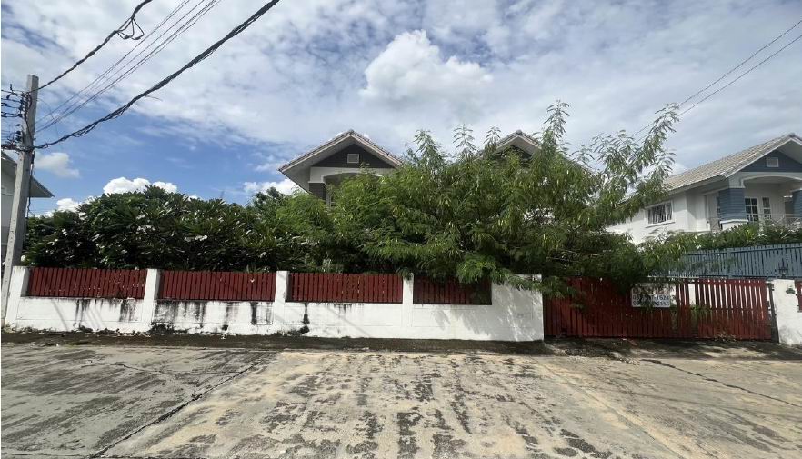 รูปที่ดินพร้อมสิ่งปลูกสร้าง จรเข้บัว ลาดพร้าว กรุงเทพมหานคร