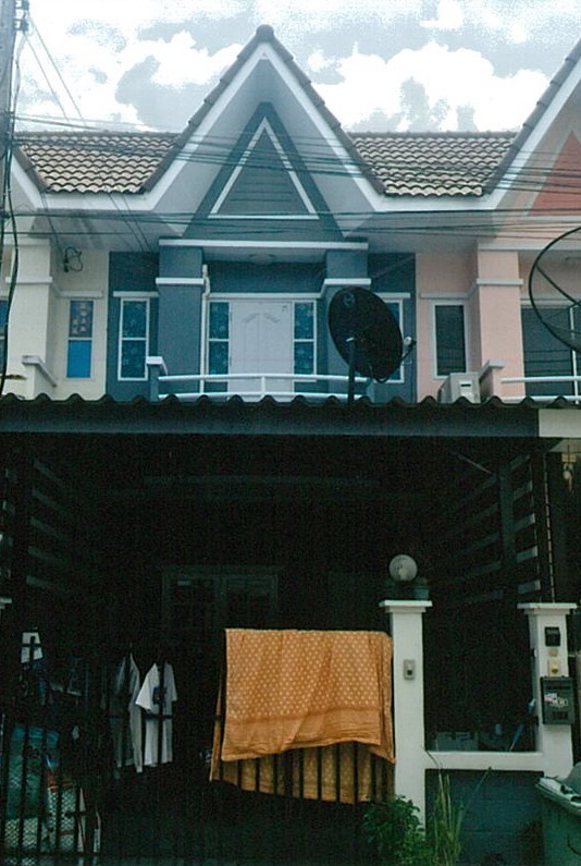 รูปที่ดินพร้อมสิ่งปลูกสร้าง ระแหง ลาดหลุมแก้ว ปทุมธานี